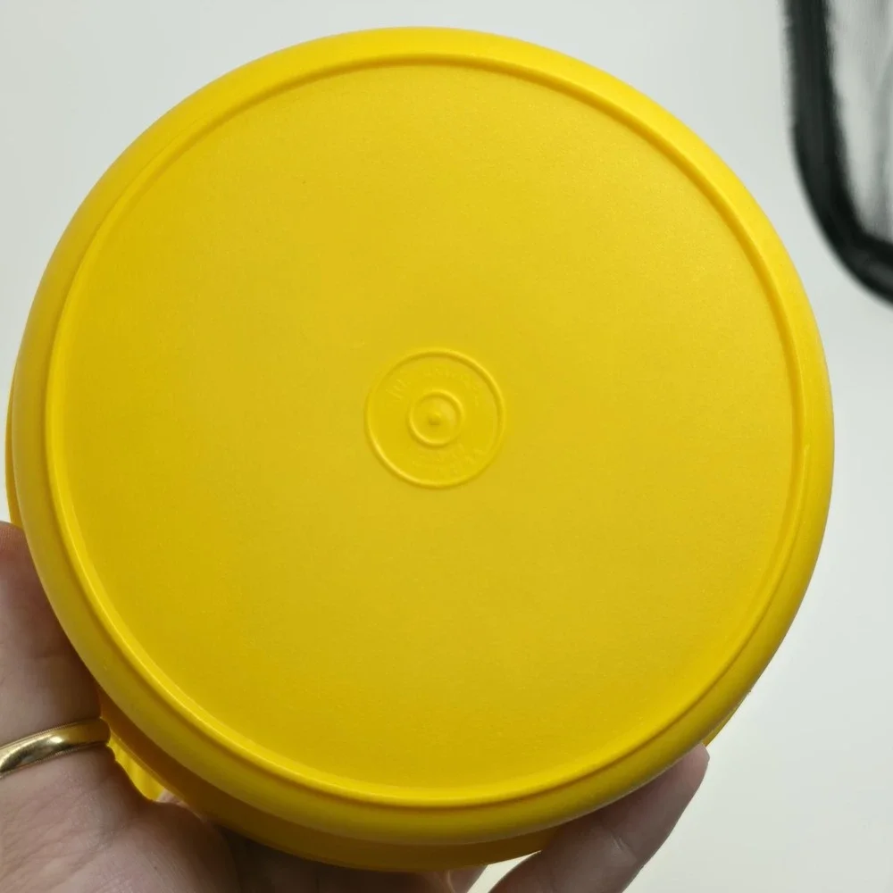 Tupperware Seal n Serve Bowls & Servalier Lids Harvest Yellow 886, 1323, 1268